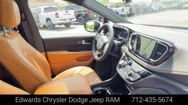 2023 Chrysler Pacifica Hybrid Pinnacle