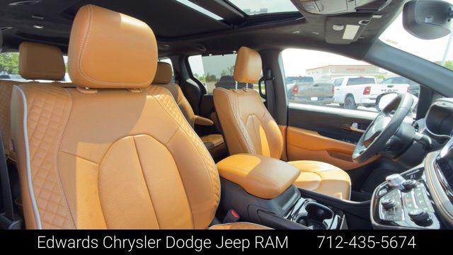 2023 Chrysler Pacifica Hybrid Pinnacle