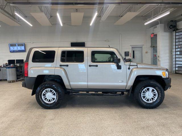 2009 HUMMER H3 Base