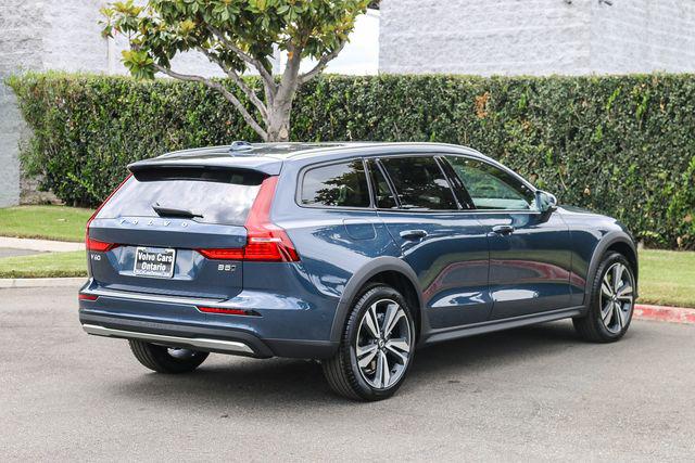 2026 Volvo V60 Cross Country Plus, B5 AWD Gas (mild hybrid)