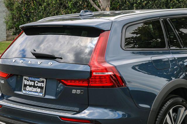 2026 Volvo V60 Cross Country Plus, B5 AWD Gas (mild hybrid)