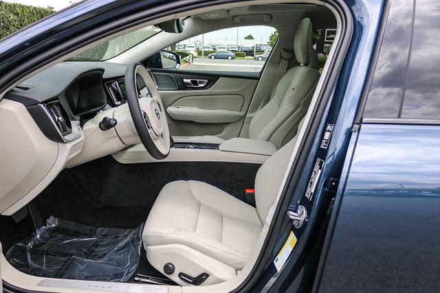 2026 Volvo V60 Cross Country Plus, B5 AWD Gas (mild hybrid)