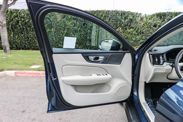 2026 Volvo V60 Cross Country Plus, B5 AWD Gas (mild hybrid)
