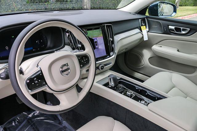2026 Volvo V60 Cross Country Plus, B5 AWD Gas (mild hybrid)