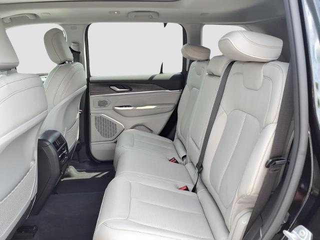 2023 Jeep Grand Cherokee Overland 4x2
