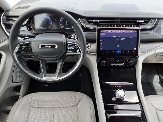 2023 Jeep Grand Cherokee Overland 4x2