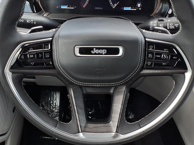 2023 Jeep Grand Cherokee Overland 4x2