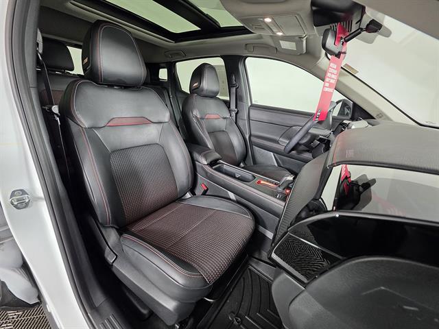 2025 Nissan Kicks SR Intelligent AWD