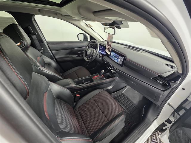 2025 Nissan Kicks SR Intelligent AWD