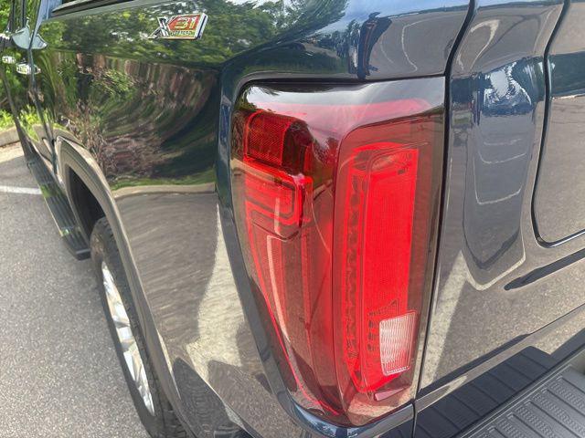 2022 GMC Sierra 1500 Limited 4WD Crew Cab Short Box SLT