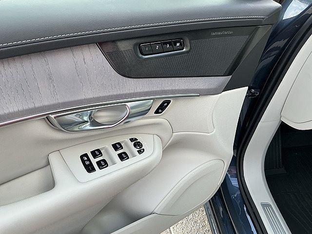 2026 Volvo XC90 Ultra, B6 AWD Gas (mild hybrid), Gasoline, Bright, 7 Seats