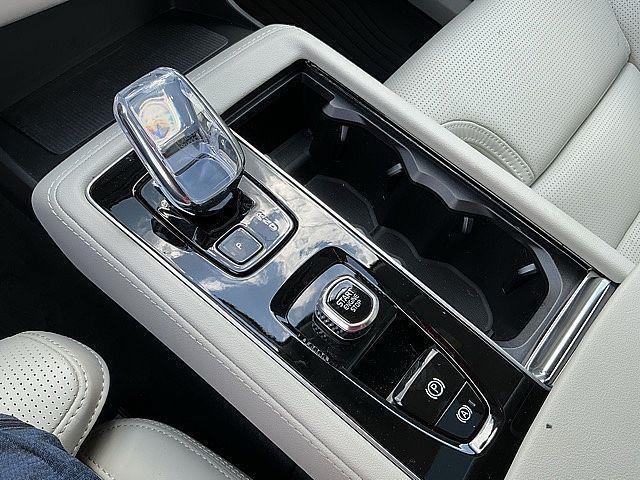2026 Volvo XC90 Ultra, B6 AWD Gas (mild hybrid), Gasoline, Bright, 7 Seats