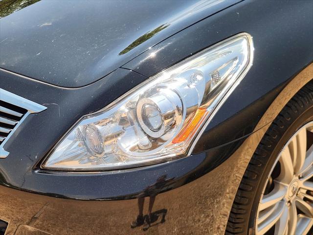 2015 INFINITI Q40 Base
