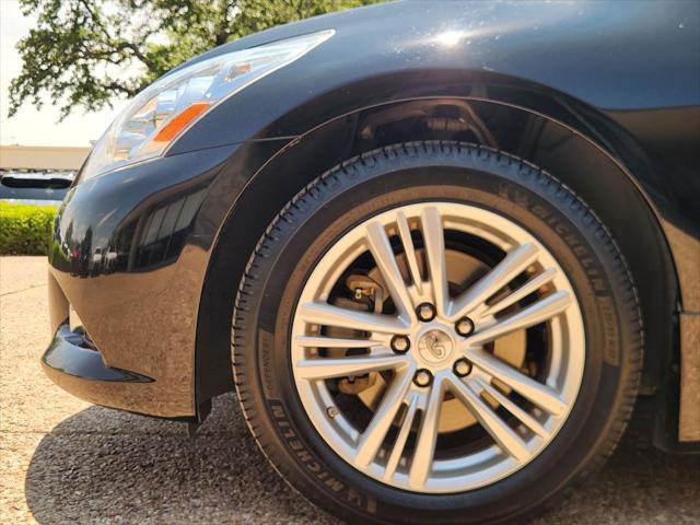 2015 INFINITI Q40 Base