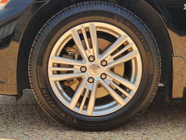 2015 INFINITI Q40 Base