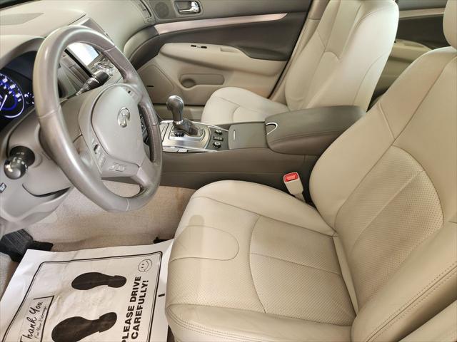 2015 INFINITI Q40 Base