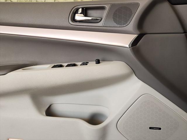 2015 INFINITI Q40 Base