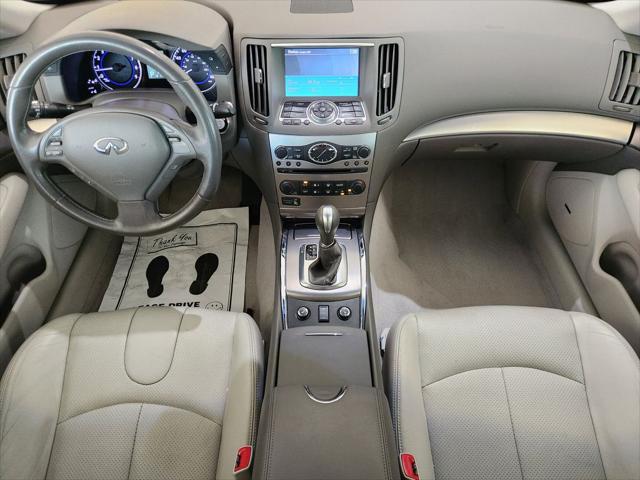 2015 INFINITI Q40 Base