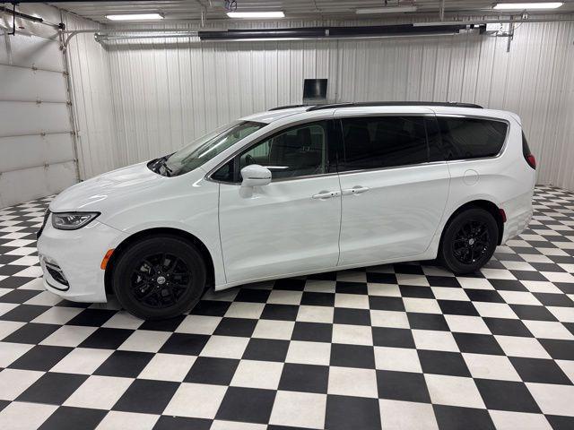 2022 Chrysler Pacifica Touring L for sale in ROCHESTER, MN