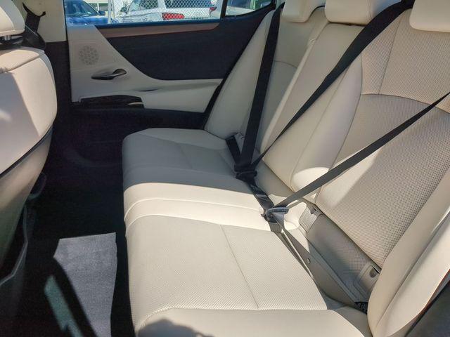 2023 Lexus ES 300h 300h