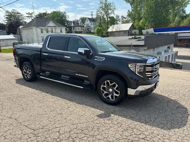 2022 GMC Sierra 1500 4WD Crew Cab Short Box SLT