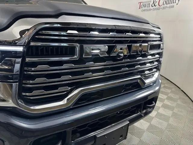 2025 Ram 3500 Limited Crew Cab 4x4 8' Box