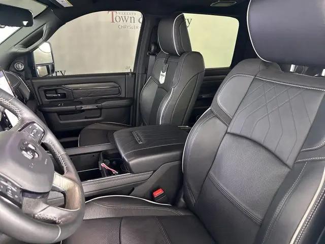 2025 Ram 3500 Limited Crew Cab 4x4 8' Box