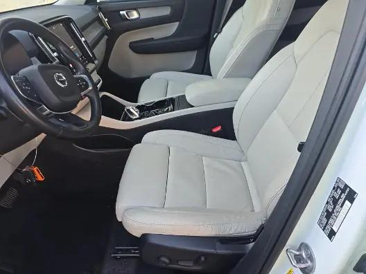 2023 Volvo XC40 B5 Plus Bright Theme