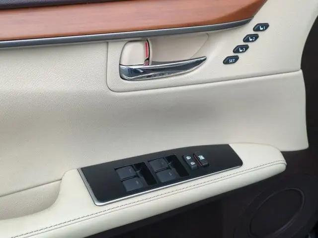 2016 Lexus ES 300h ES 300h