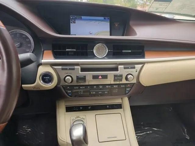 2016 Lexus ES 300h ES 300h