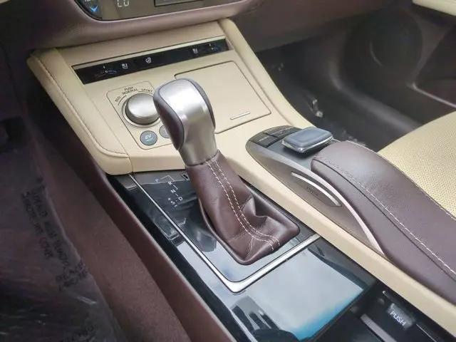 2016 Lexus ES 300h ES 300h