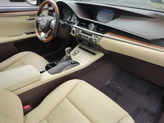 2016 Lexus ES 300h ES 300h