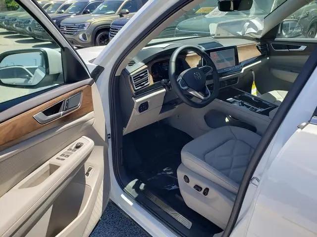 2026 Volkswagen Atlas SE with Technology