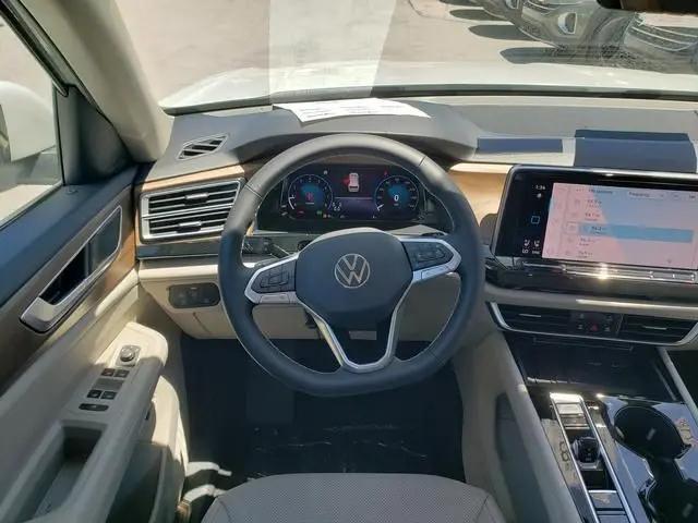 2026 Volkswagen Atlas SE with Technology