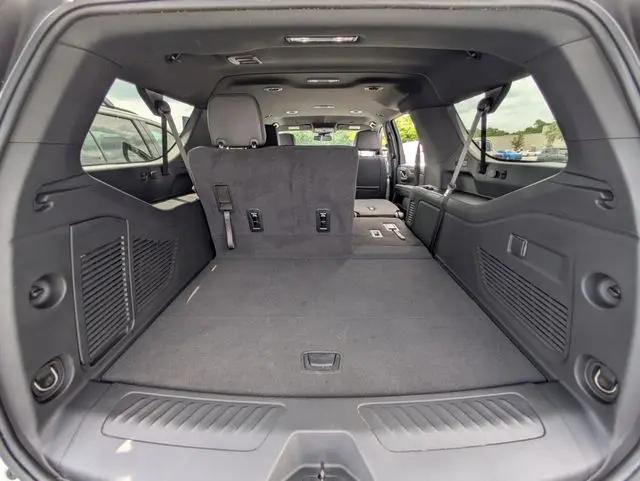 2024 Chevrolet Suburban 2WD LT