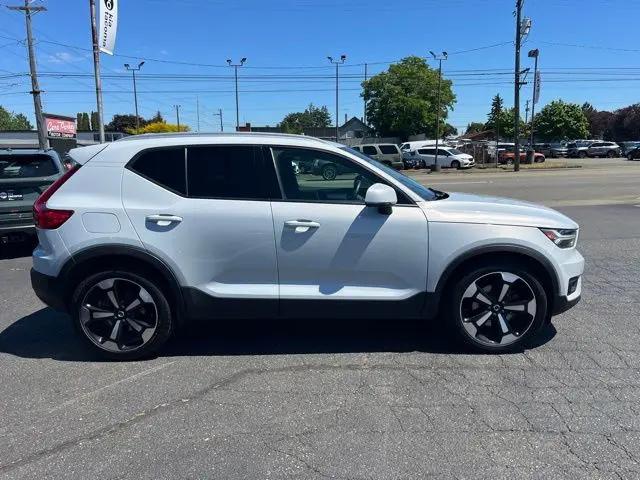2020 Volvo XC40 T5 Momentum