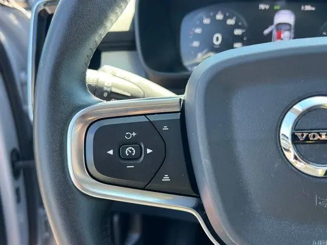 2020 Volvo XC40 T5 Momentum