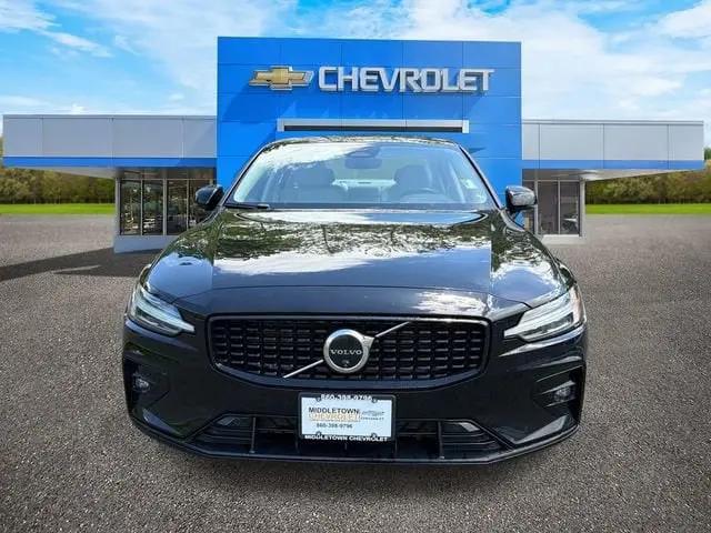 2024 Volvo S60 B5 Plus Dark Theme