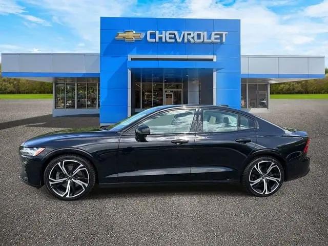 2024 Volvo S60 B5 Plus Dark Theme