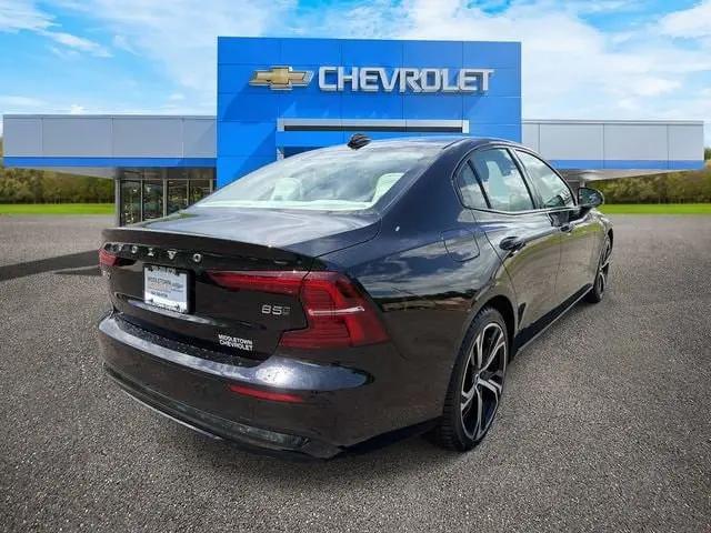 2024 Volvo S60 B5 Plus Dark Theme