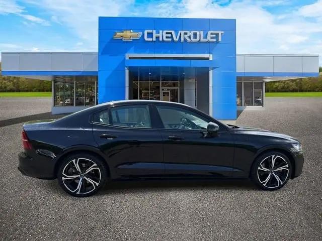 2024 Volvo S60 B5 Plus Dark Theme