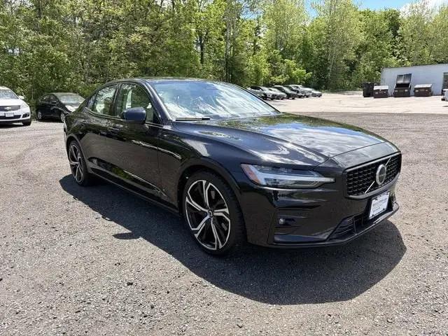 2024 Volvo S60 B5 Plus Dark Theme