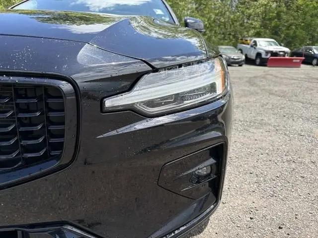 2024 Volvo S60 B5 Plus Dark Theme