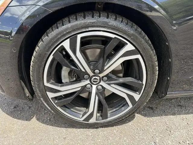 2024 Volvo S60 B5 Plus Dark Theme