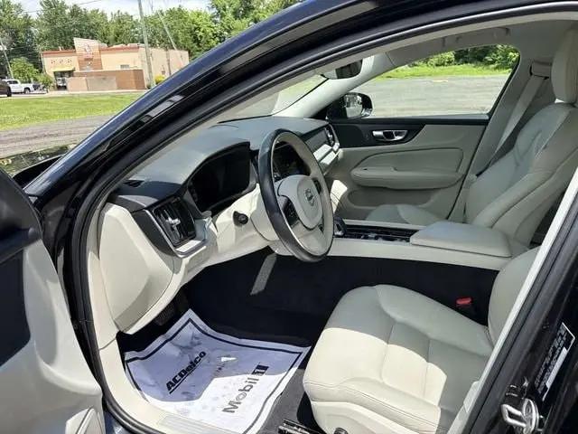 2024 Volvo S60 B5 Plus Dark Theme