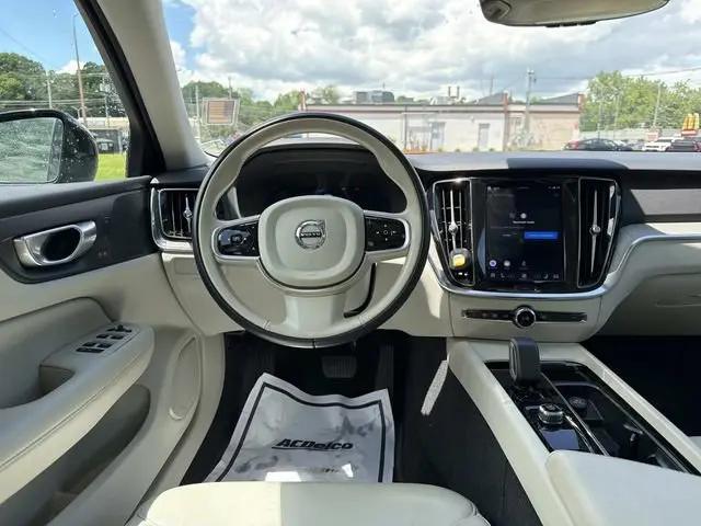 2024 Volvo S60 B5 Plus Dark Theme