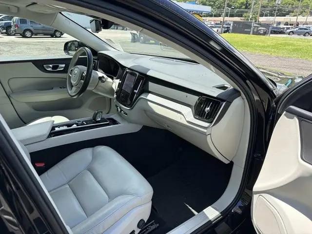 2024 Volvo S60 B5 Plus Dark Theme