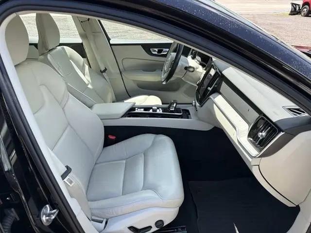 2024 Volvo S60 B5 Plus Dark Theme