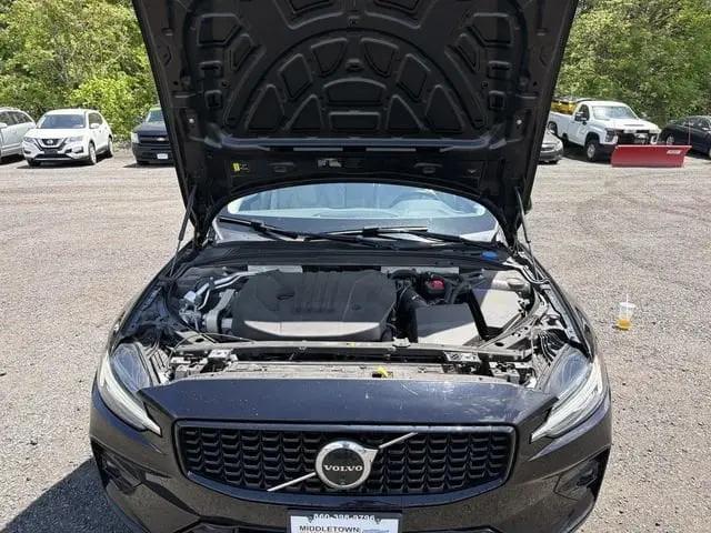 2024 Volvo S60 B5 Plus Dark Theme