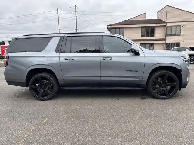 2022 Chevrolet Suburban 4WD RST